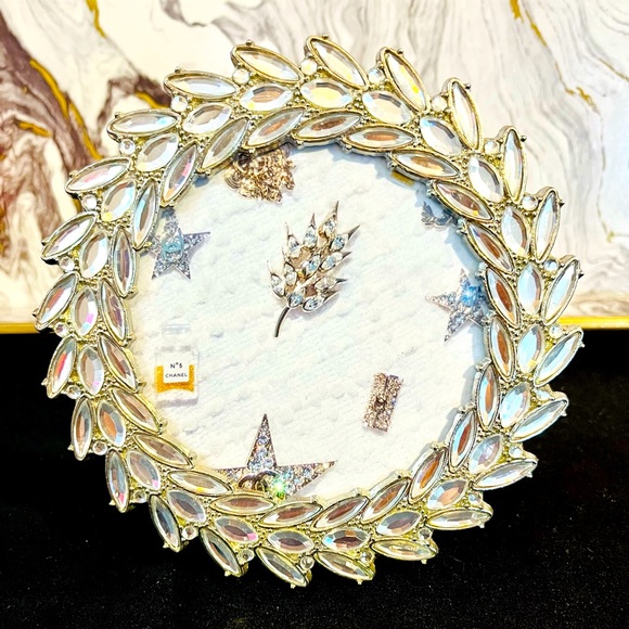 Gorgeous Set of 3 Mirror Jeweled Photo Frames. - Picture 4 of 4